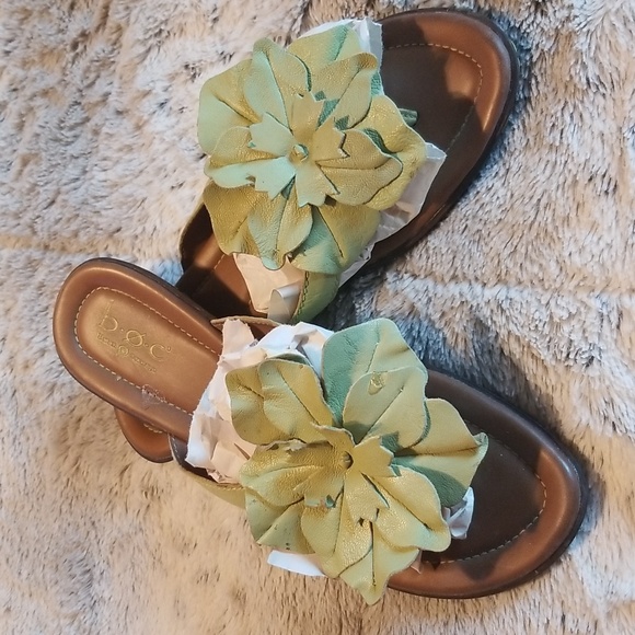 boc Shoes - BOC Sz 9 Green Sandals, GUC,  flowers on toes, suede like feel, short heel
